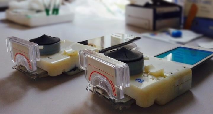 There’s a Smartphone Dongle That Will Test for HIV in 15 Minutes