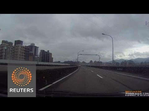 Video: TransAsia Plane crashing into river