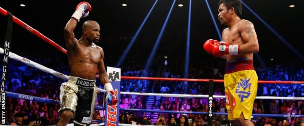 Floyd Mayweather beats Manny Pacquiao in boring match