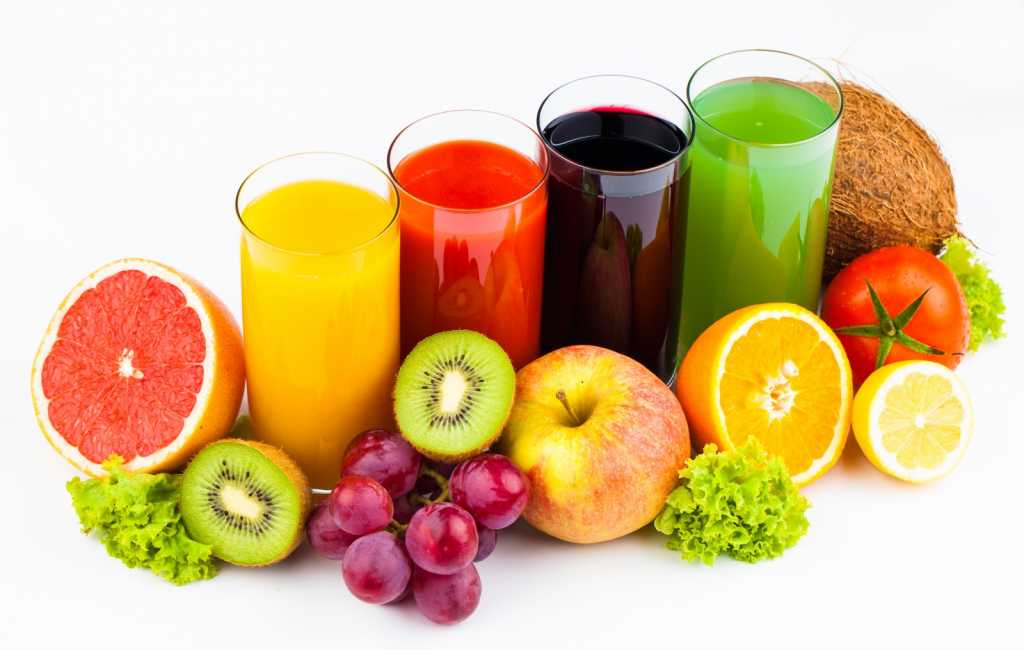 Fresh-juices-fruits_in_glasses