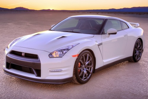 2016 Nissan GT-R specs and Review