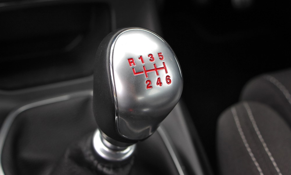 Beginner's mistakes to avoid when driving a manual car