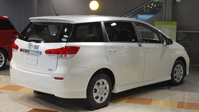 2016 Toyota Wish: photos and review