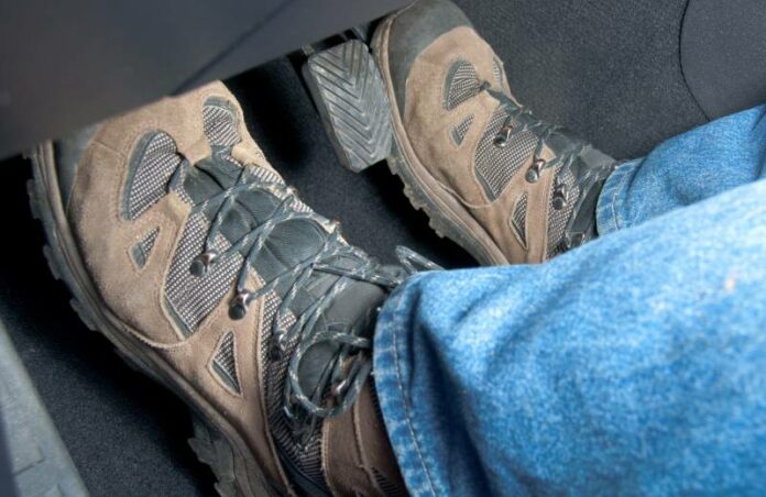 10-bad-driving-habits-that-damage-your-car-bizna