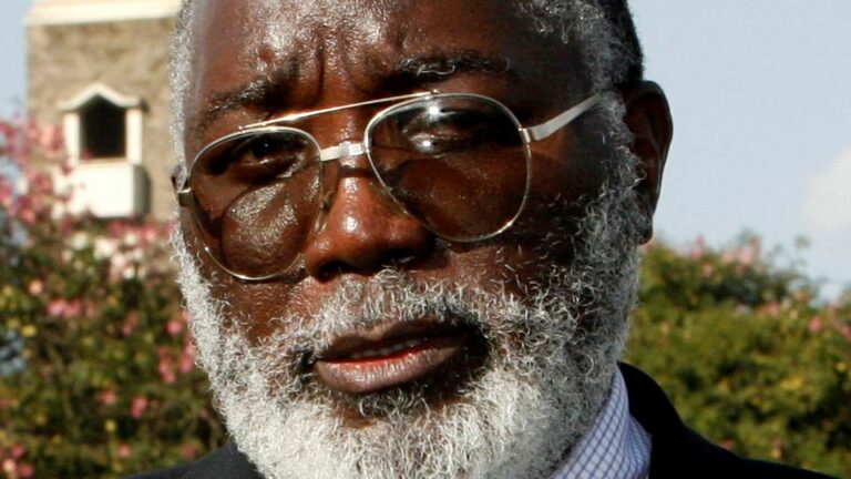 Billionaire Harun Mwau sells his Nakumatt stake at Sh. 3.19 billion