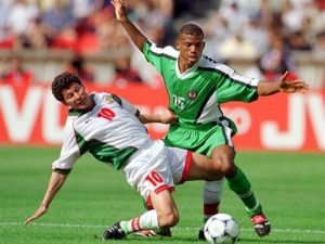 Former star Sunday Oliseh set for Bundesliga tour in Kenya 1 Sunday Oliseh in action during USA 1994 FIFA World cup.