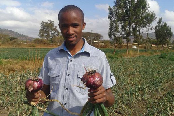 Meet 30-year-old making Sh. 150,000 from bulb onions 1 Meet 30-year-old making Sh. 150,000 from bulb onions