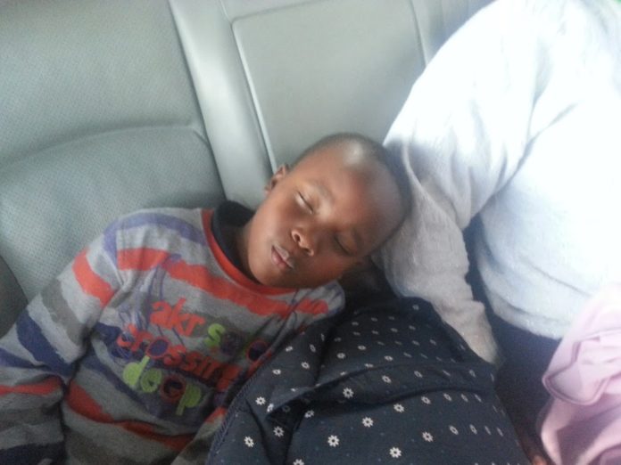 Child sleeping in a car - Bizna Child sleeping in a car - Bizna