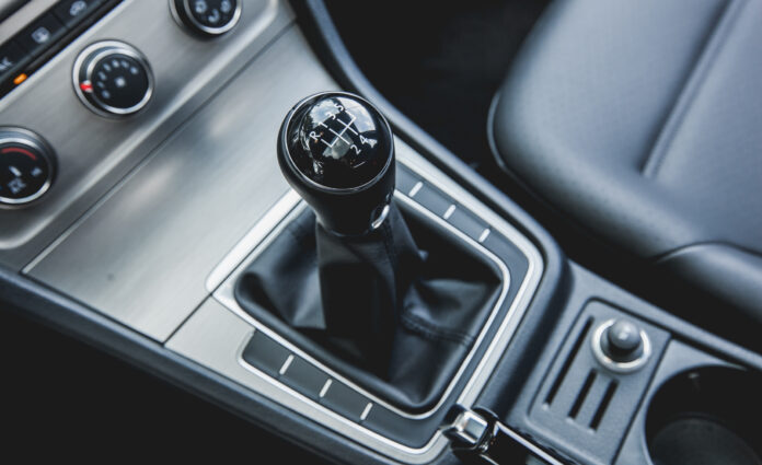 Manual gear transmission