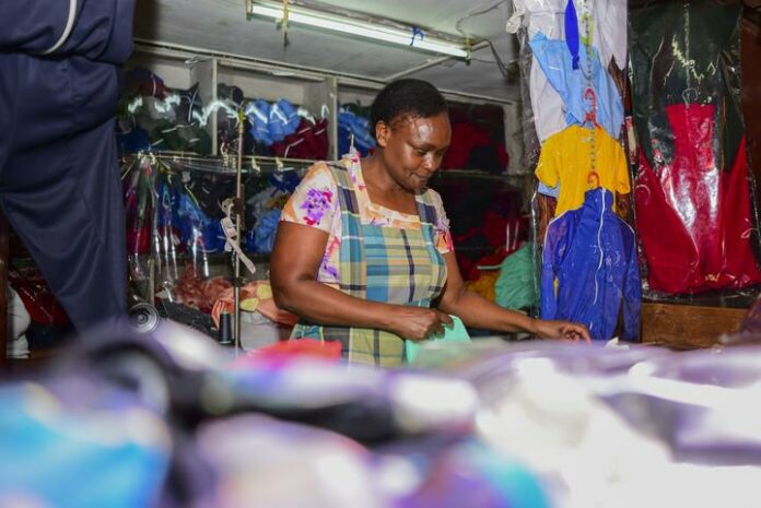 Uhuru Market Traders Bet on E-Commerce for Back-to-School Season - Bizna Kenya