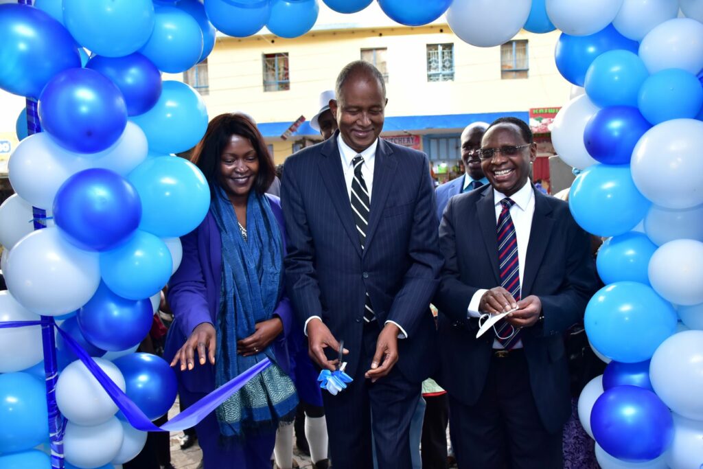 Family Bank Chairman Dr.Wilfred Kiboro (R) & CEO Rebecca Mbithi are flanked by Kamukunji MP Hon. Yusuf Hassan the chief guest during the official opening of Family Bank Eastleigh Branch - Bizna Kenya