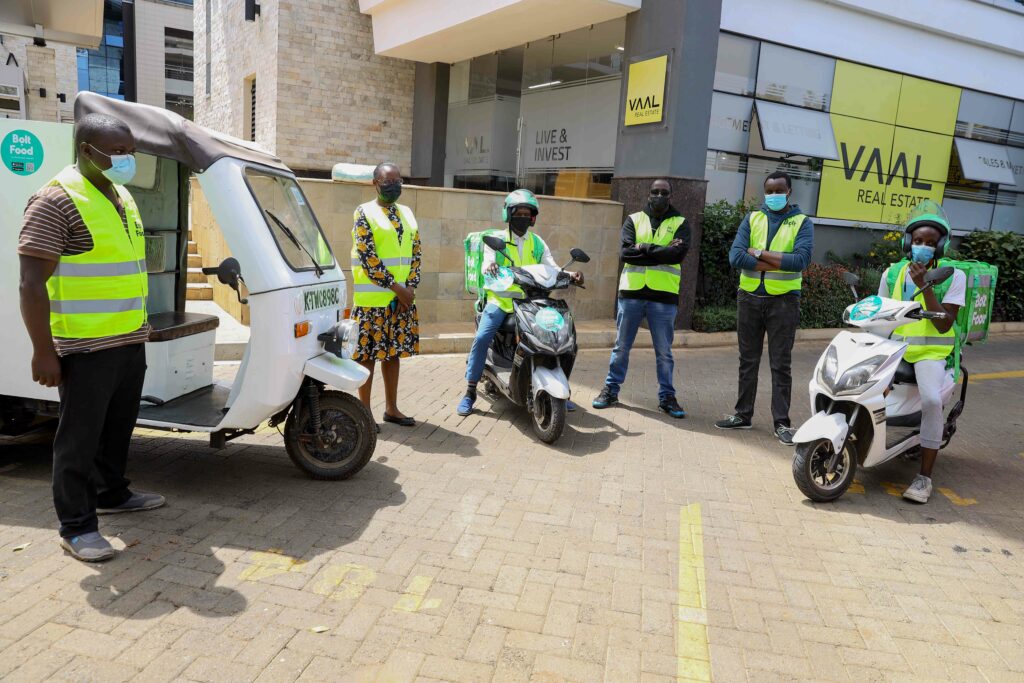 Bolt Food representatives and Bolt Food couriers display the e-bikes and e-tuk tuk that have been introduced by Bolt as the company seeks to expand its green transport options in Kenya - Bizna Kenya