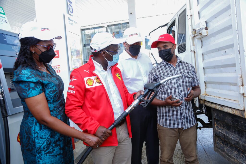 Vivo Energy Kenya Managing Director, Peter Murugi (center) interacts with the truck owner, Josephat Waruru (right) as he added him more fuel after its official. Looking on from (second right) Vivo Energy Executive President East and South Regions, Hans Paulsen and Shell Kamaki’s Retailer, Lucy Mwiti (left) - Bizna Kenya