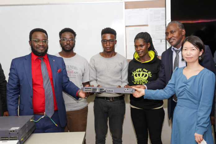 JKUAT Deputy Vice Chancellor Professor Robert Kinyua (far left) poses with students and faculty when the institution officially launched the Datacomm network engineers training program. Looking on is Huawei Deputy CEO Public Affairs Fiona Pan (Far right) - Bizna Kenya