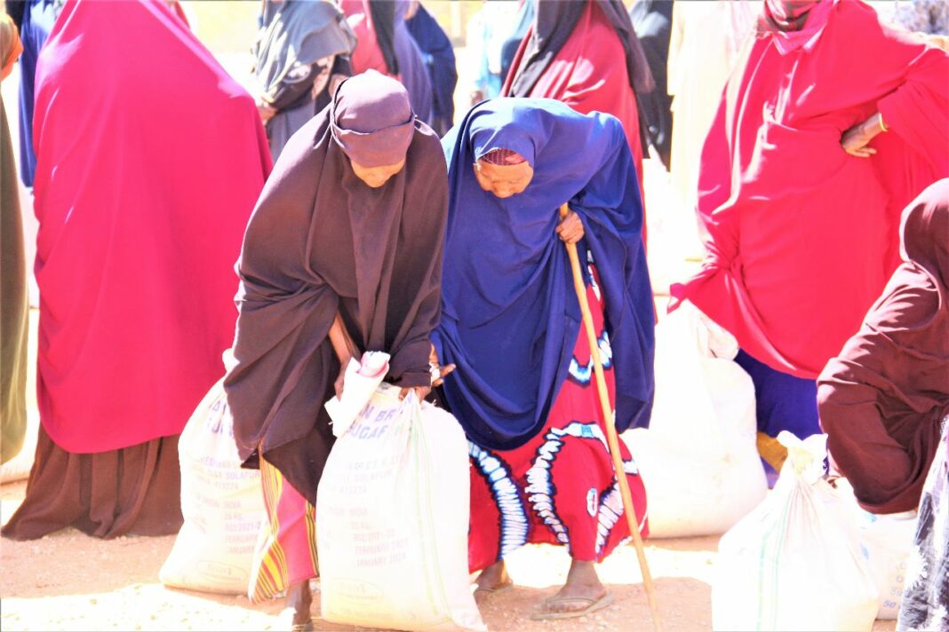 Hundreds of residents of Mandera County receive relief food donated by KCB Foundation. The KShs. 1 million worth of foodstuff will be distributed County Government, KCB Branch Staff and National Drought Management Authority (NDMA) agents; with vulnerable groups such as women, widows, orphans, the elderly, and persons with disabilities being prioritized - Bizna Kenya (Publisher)