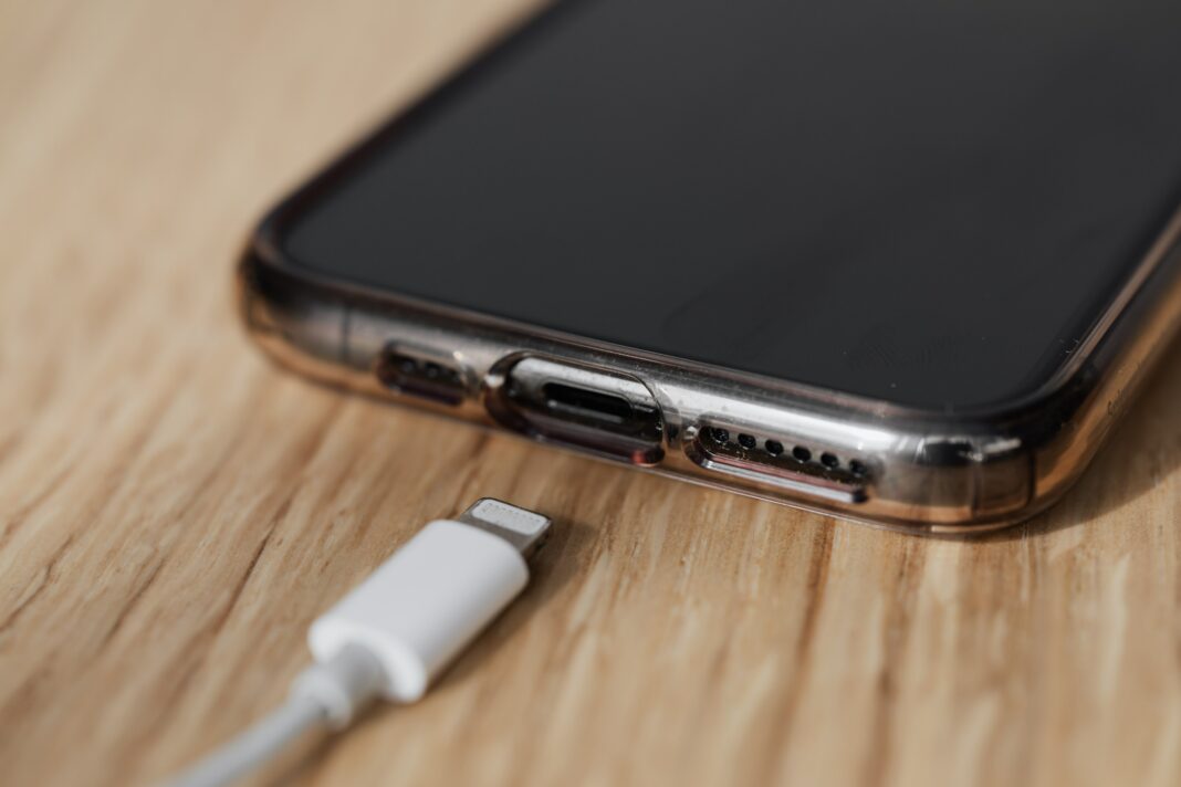 8 Places You Should Never Charge Your Phone - Bizna Kenya
