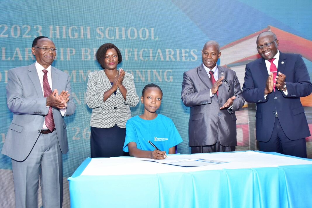 The Family Bank Chair Dr.Wilfred Kiboro, CEO Rebecca Mbithi, Director of Education Dr. Chacha Mwita and The Family Group Foundation Chairman Dr. Francis Muraya join Zoey Mutanu one of the 302 high school beneficiaries during the 2023 commissioning of the KES 60 million programme for bright and needy students - Bizna Kenya
