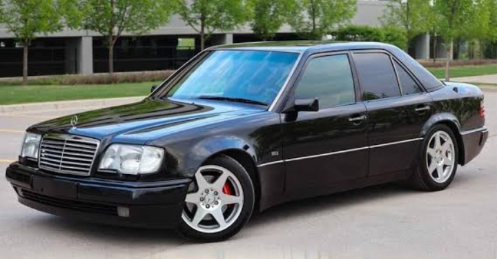 Mercedes-Benz w124: The Mercedes that combined class and versatility