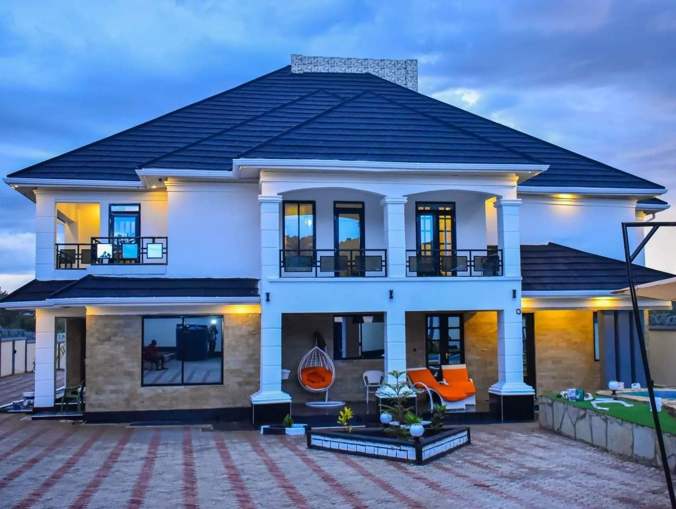 Kenyans in hilarious 'Dead Capital' upcountry mansions show off challenge, image size:1327x1000
