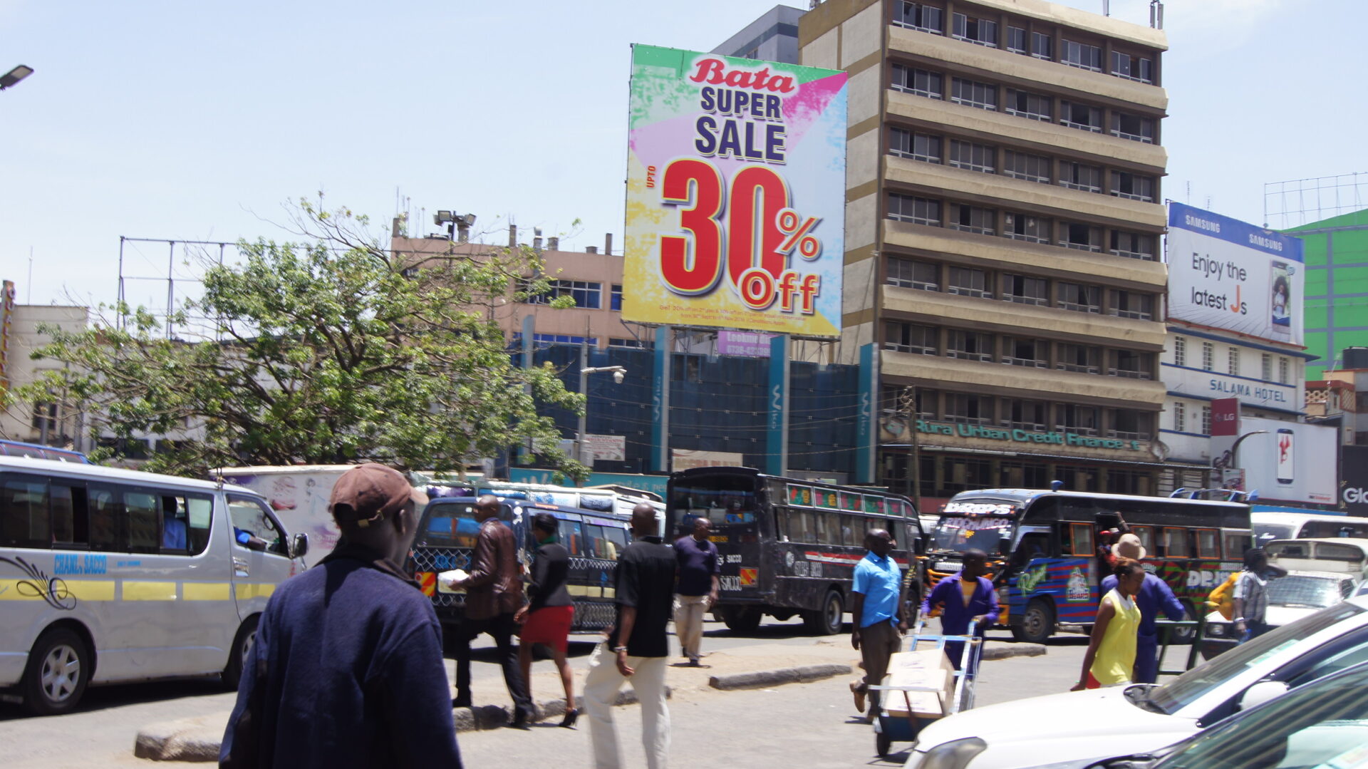 I was robbed by 'lost travelers' in Nairobi street in less than a minute