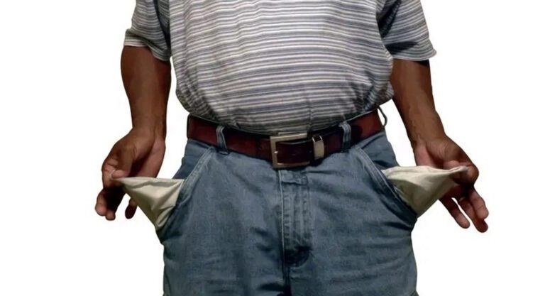 JSS teacher earning Sh43,000 reveals how his salary is spent, seeks advice on saving