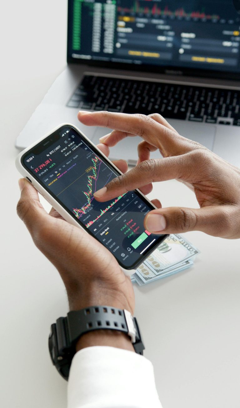 How Traders in Kenya Compare Online Brokers