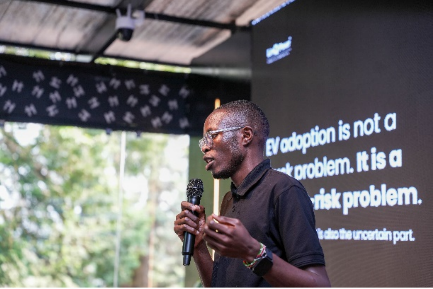 Powering Africa's Electric Future: How LinQ Powr is Solving the Missing Link in E-Mobility 1 Powering Africa's Electric Future: How LinQ Powr is Solving the Missing Link in E-Mobility