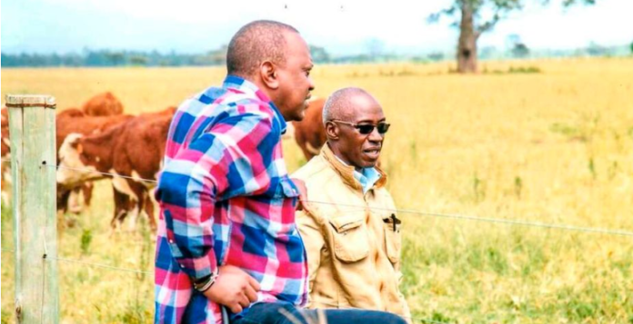 President Uhuru Kenyatta and his workers on his Gicheha Farm in Nakuru.